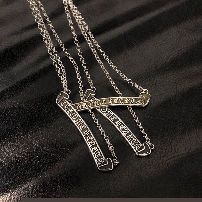 Ch**me He**ts necklaces